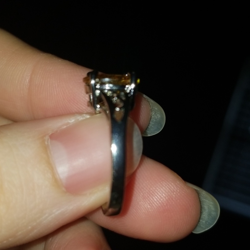 Ring - Picture 3 of 4